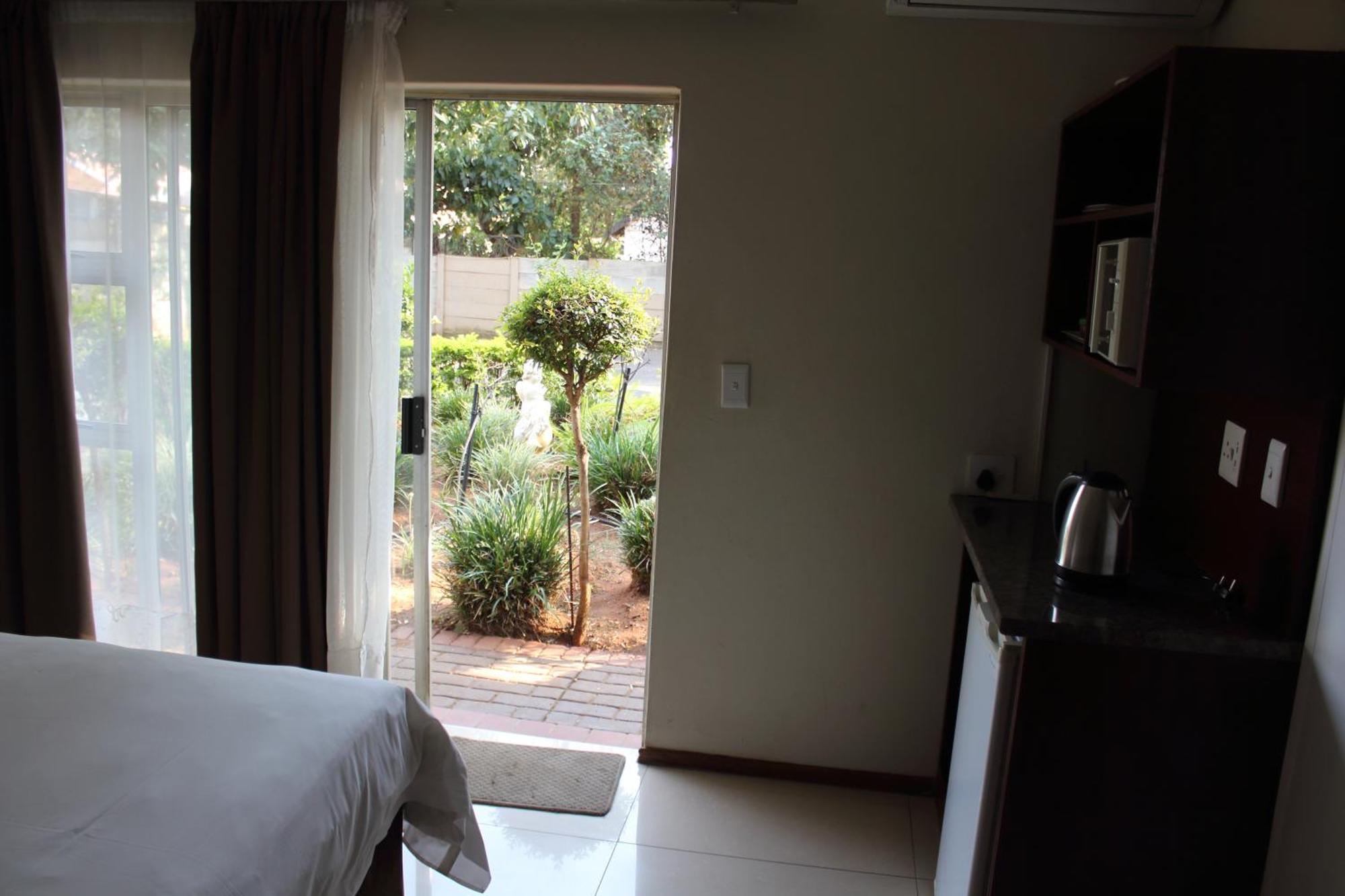 Purple Olive Guest House Pretoria-Noord Exteriör bild