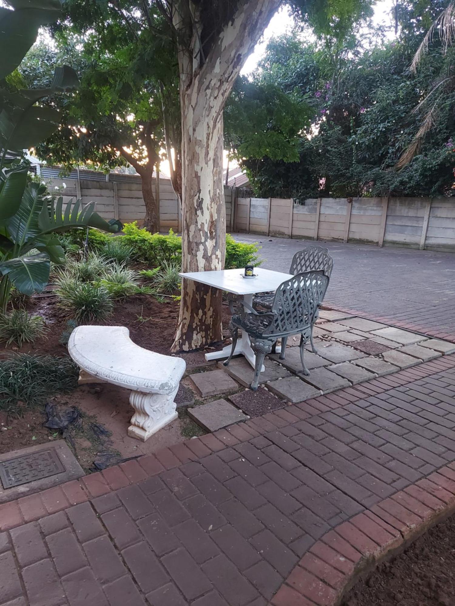 Purple Olive Guest House Pretoria-Noord Exteriör bild