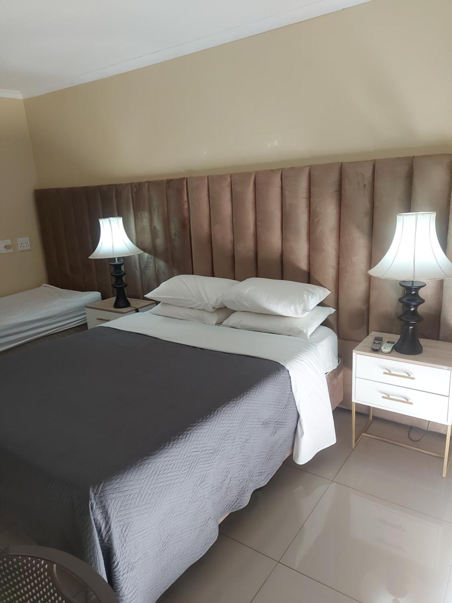 Purple Olive Guest House Pretoria-Noord Exteriör bild